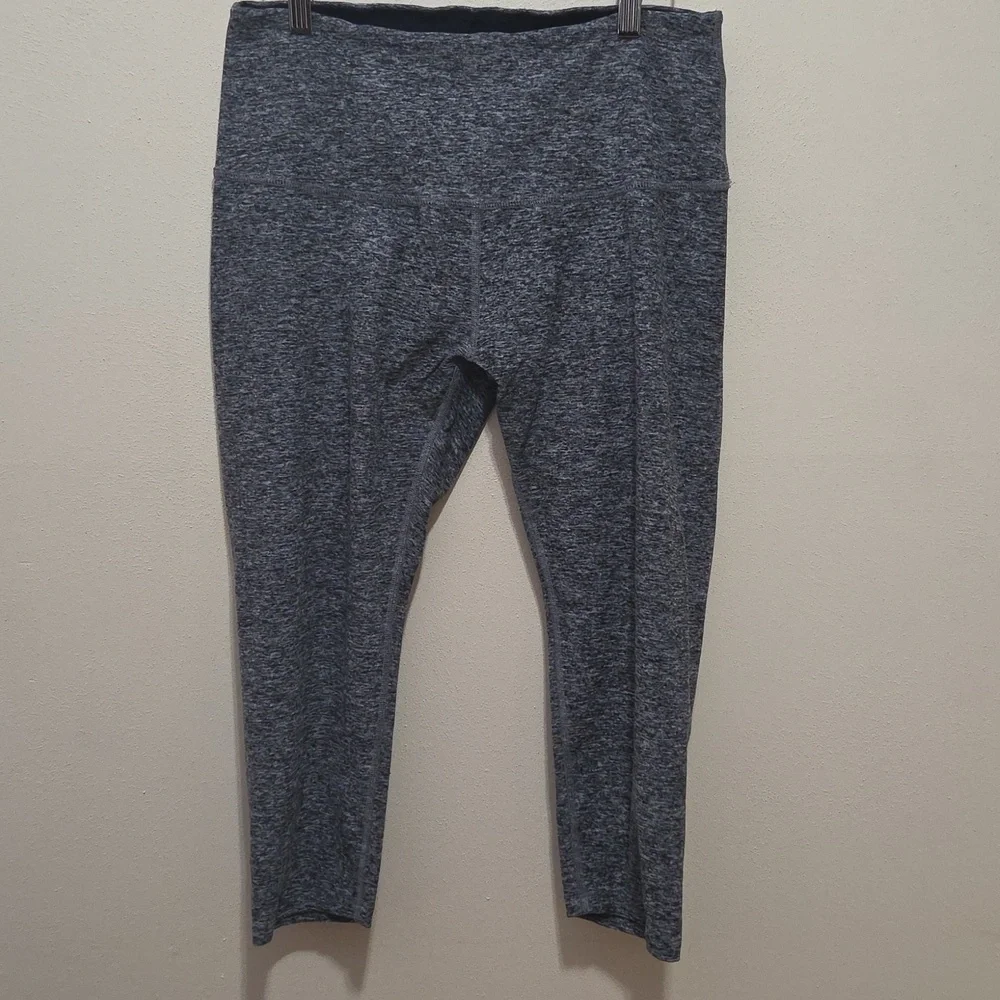 Beyond Yoga Heather Grey High Waisted Cropped Capri Leggings Size 1X - Picture 1 of 12